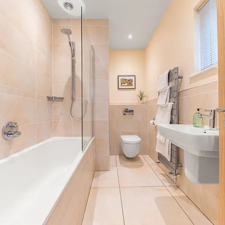 Holiday home Summerbank Cottage, Luxury District In *