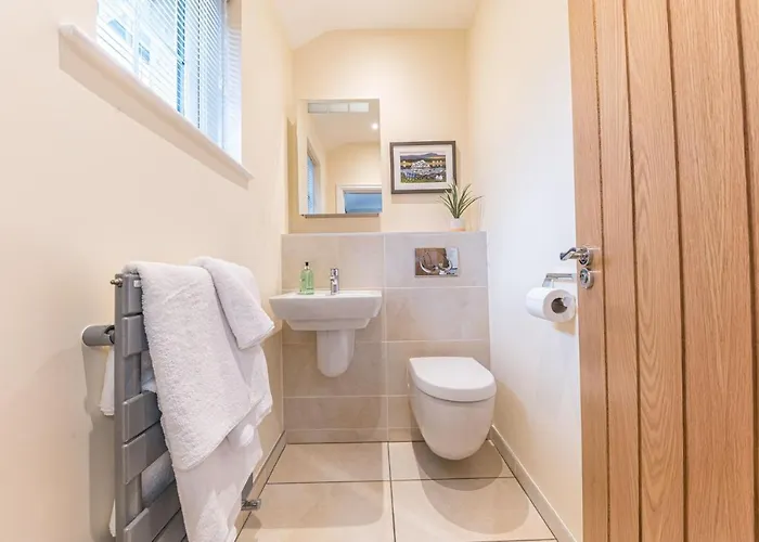 Semesterbostad Summerbank Cottage, Luxury District In *