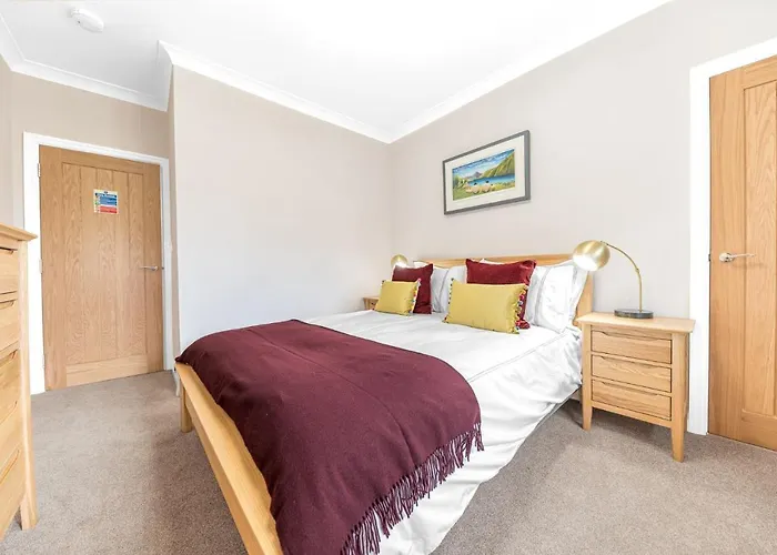 Semesterbostad Summerbank Cottage, Luxury District In *