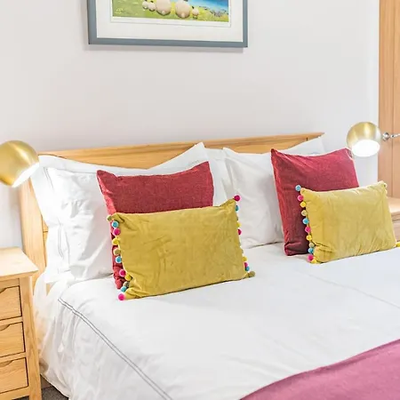 Summerbank Cottage, Luxury District In *